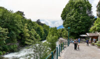 auf der Promenade an der Passer hinein nach Meran
