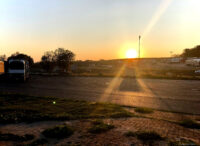 Sonnenaufgang auf erstem Autobahnrastplatz in Frankreich