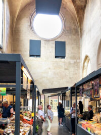 Sarlat la Caneda: in der ehem. Kirche findet der Spezialitätenmarkt statt