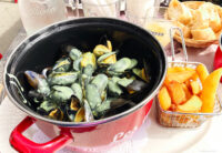 Inselessen: Bouchon-Muscheln mit Fritten als kleine Stärkung unterwegs