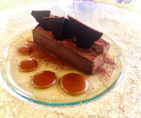Inselessen: Schokoladenparfait als Nachtisch